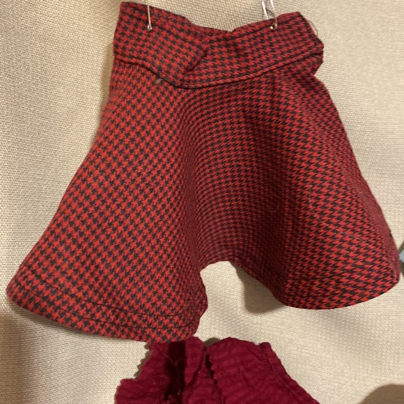 Vintage Red Metal Doll Trunk With Handmade Doll Clothes - Picture 12 of 16